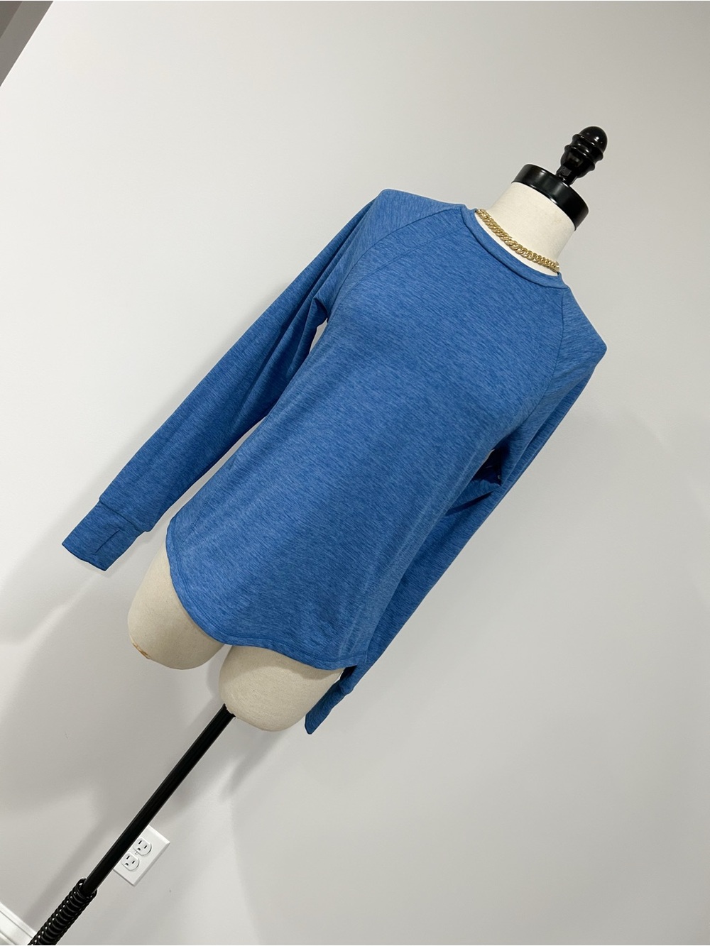 Women’s Blue Long-Sleeve Crewneck Pullover